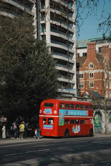 🇬🇧 Peppa Pig Bus Tour: London's Most Adorable Sightseeing! 🐷🚌