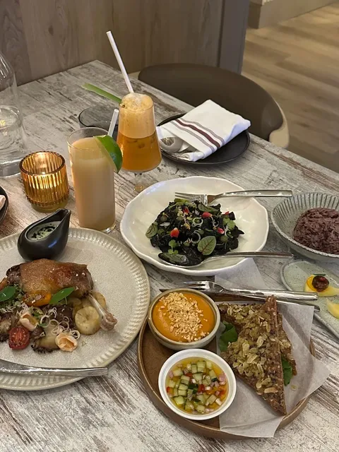 🇨🇦 Finally Tried This Hot New Upscale Thai Spot! 🌿✨