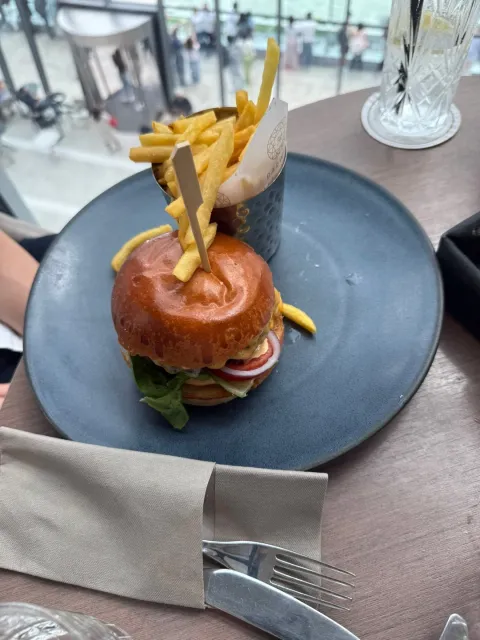 An Amazing Menu, Stunning Views & First-Class Service! 🌟