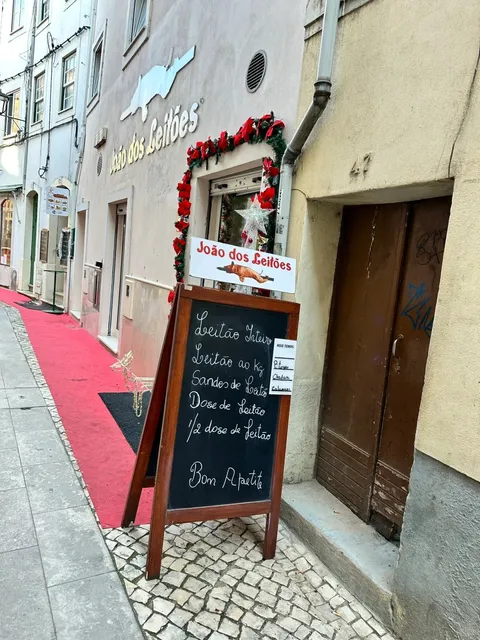 João dos Leitões' Famous Roast Suckling Pig 🐷​​ 🍖✨