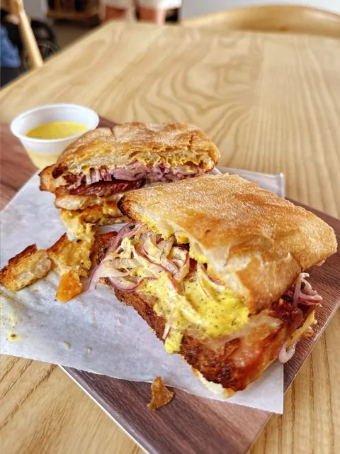 Charlotte | First Time Trying an Amazingly Delicious Sandwich 🥪