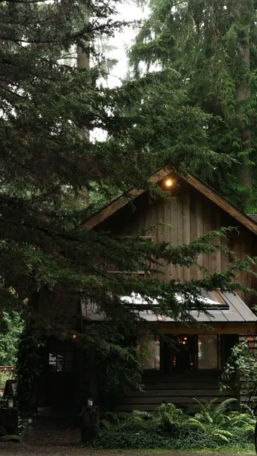 🌧️ Rainy Day Dining at Galiano Island's Hidden Gem 🍽️  