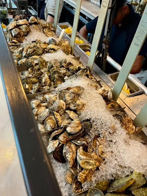 $2 Oyster Happy Hour in Philly 🌟