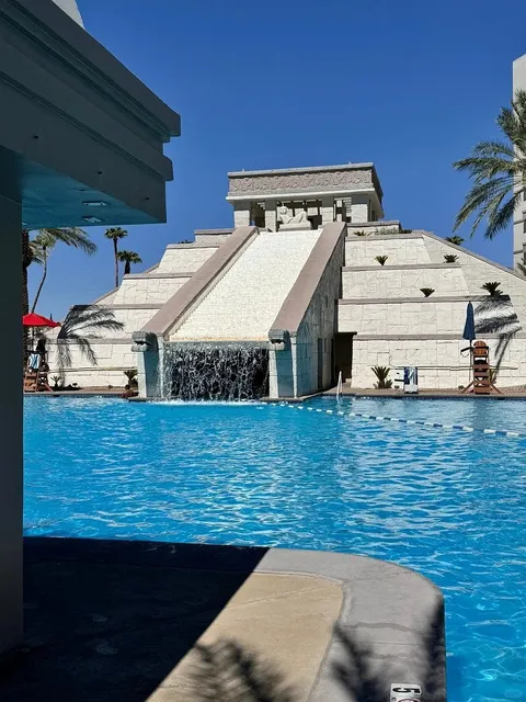 🇺🇸 You're Seriously Missing Out If You Don’t Stay 😱