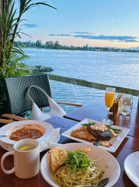 ​​🌅 Vancouver Waterfront Dining | Flying Beaver Bar & Grill​​