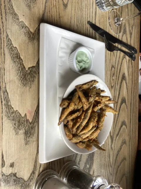 A Classic British Pub Experience! 🇬🇧🍻