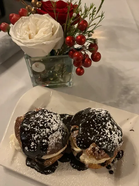 Palm Springs | Enjoying Some Delicious French Fare 🐌