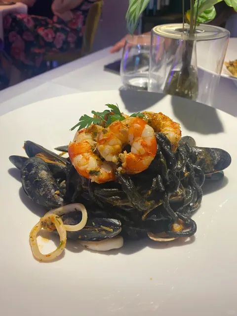 🍝I've discovered the joy of eating cuttlefish ink pasta.