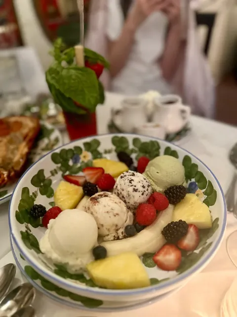 spring  western cuisine in LA--The Ivy