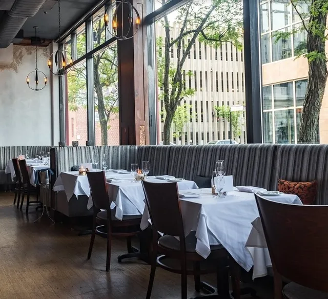 Gracie's | A Refined Dining Experience