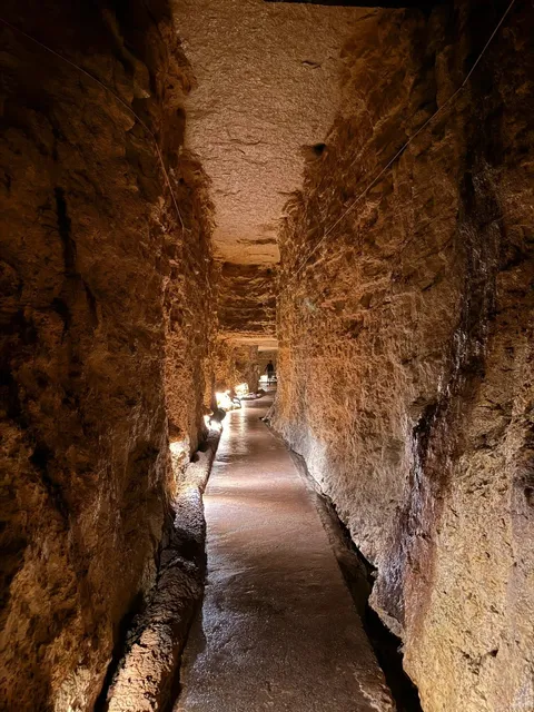 Madison | Cave of the Mounds – An Underground Adventure 🔦🧭✨