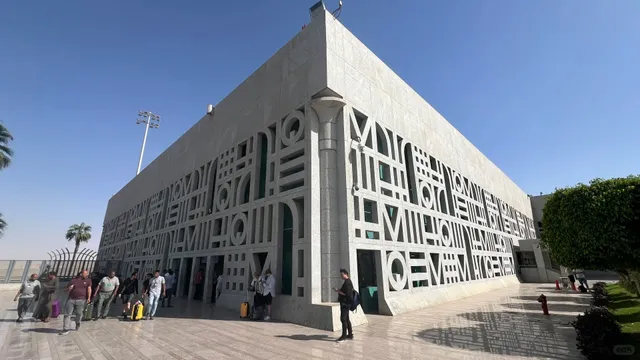 Luxor Travel Guide 1 - Embracing the Golden Breeze of the Nile 🌄