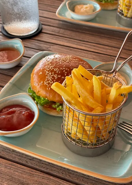  Hidden Oasis in a "Food Desert" – These Dishes Are a Blind Buy 🍔