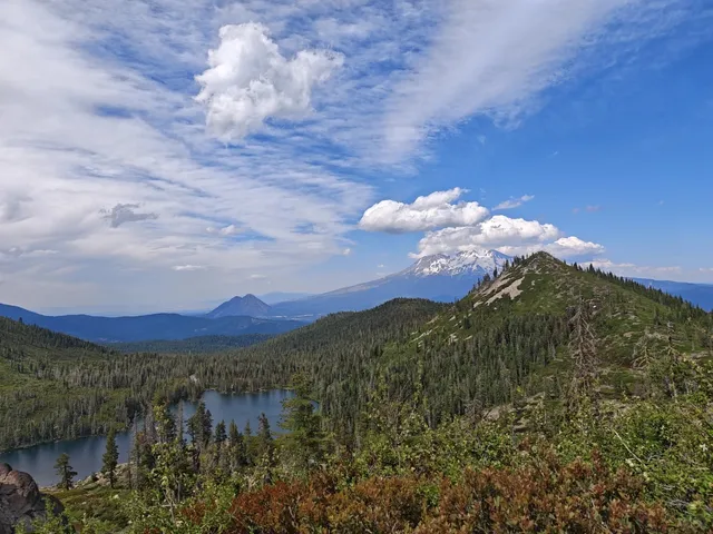Northern California Hiking | Mt. Shasta Heart Lake Trail 🏔️💙