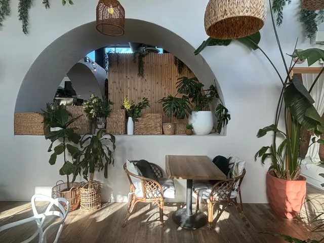 Vancouver | A Bohemian Café 