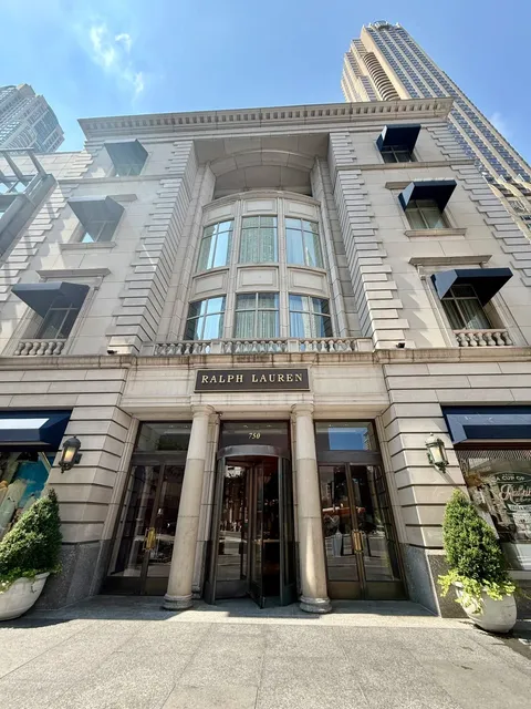 🏛️ The Iconic Ralph Lauren Flagship Store on Magnificent Mile! 🌟