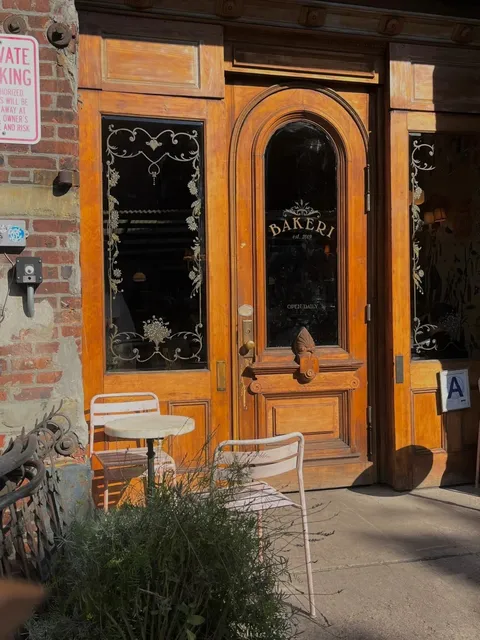 The Ultimate Greenpoint Guide | Bakeri 🌟