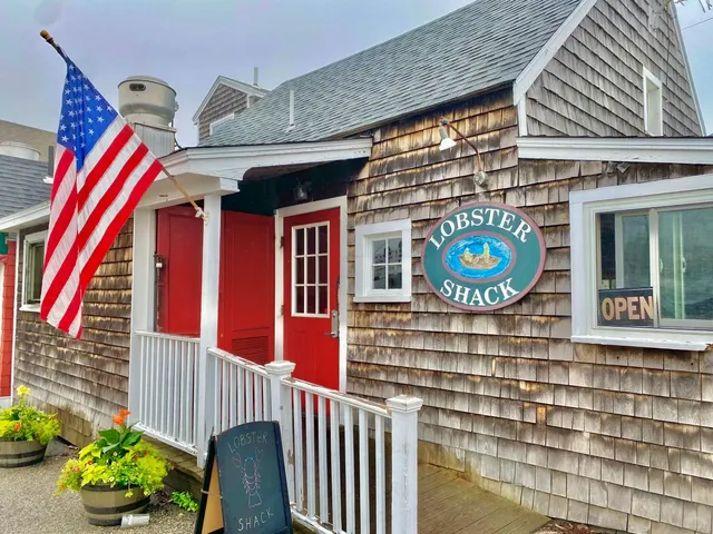 This Peninsula Fishing Village in Maine Is Stunning! 🦞🌊