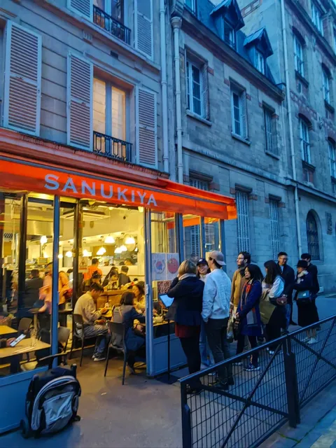 The Huge Fried Shrimp Everyone in Europe is Queuing For 🍤