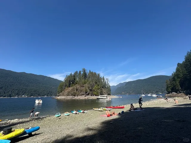 🇨🇦 Monkey Business | Kayaking to Jug Island 🚣♂️🌿  