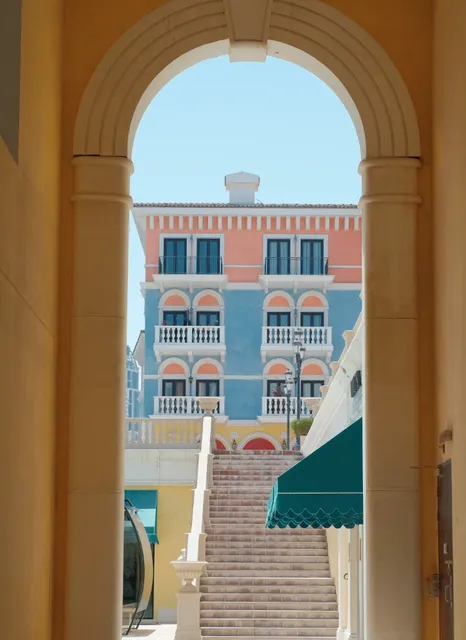 ​​Another Day in Doha Under 42°C Scorching Sun​​