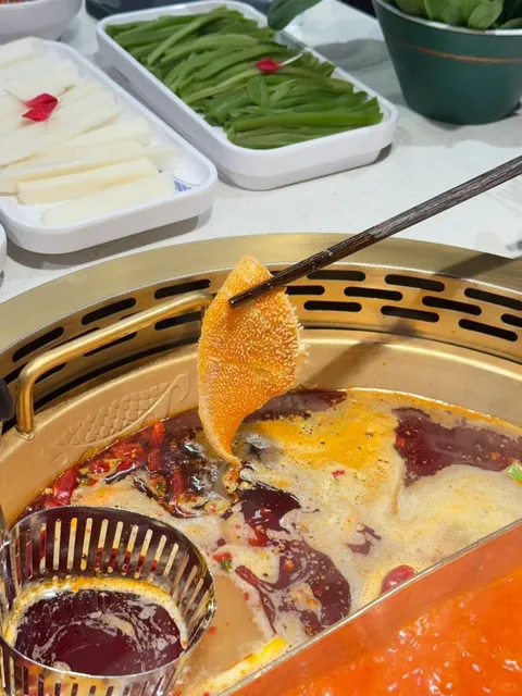 Sichuan Hot Pot Heaven: Spicy & Aromatic! 🍲🔥