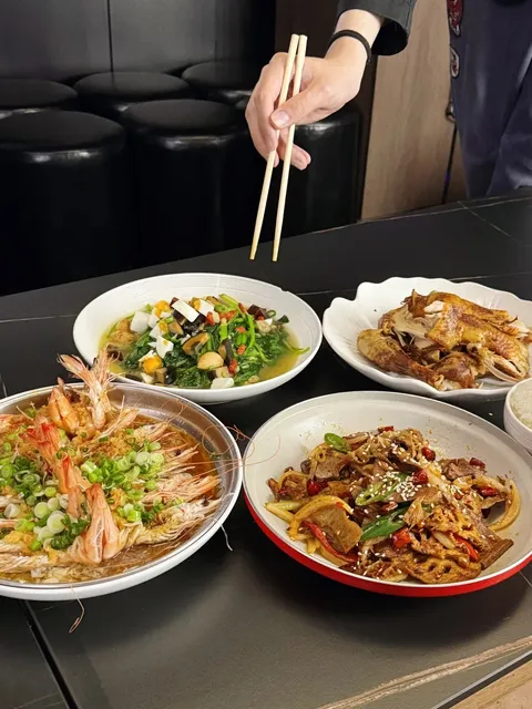 🇬🇧 Galaxy London: Where Karaoke Meets Gourmet Magic! 🎤🍤