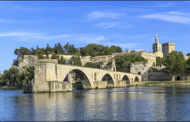 Avignon: The 14th-Century Papal City of Provence 🇫🇷✨