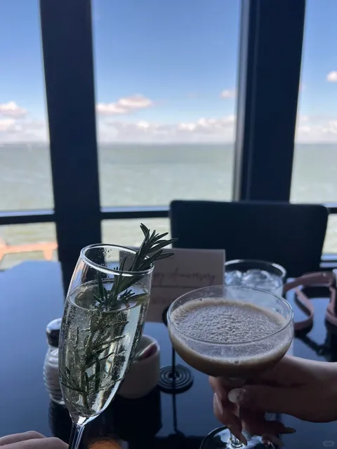 🍴 Lakeside Brunch in Madison - The Statehouse 🌊