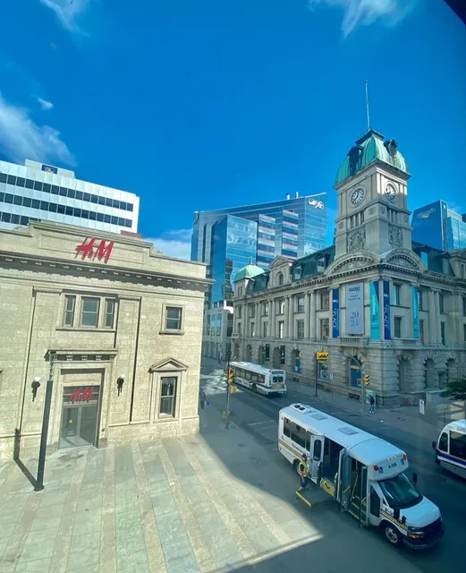 What's the experience of spending 4 hours shopping in the biggest mall