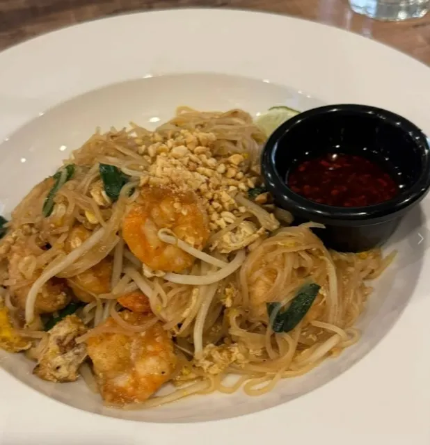 🍜 Pho Van - When Pad Thai Wears Its Sweet Mask! 🎭