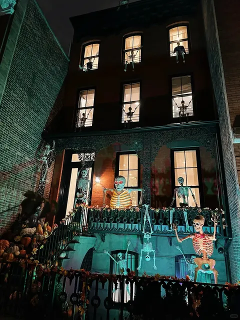 NYC Halloween | Why Wait for Your Apartment? Let’s Travel! ✈️🎃