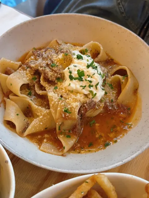 NYC Brunch｜At Ruby's, the Best Thing Was the Fries 🍟