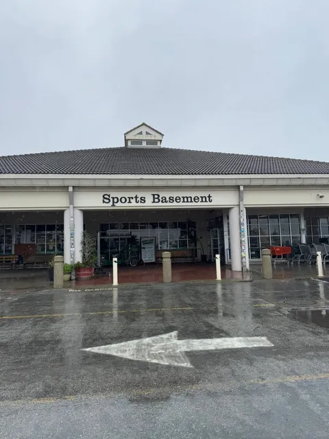 🏂 San Francisco's Ultimate Outdoor Gear Paradise! 🧗‍♀️🏃‍♀️