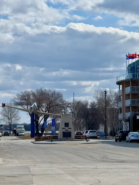 🏖️ Gimli Beach Guide: Manitoba’s Hidden Gem (Even in Late April!)