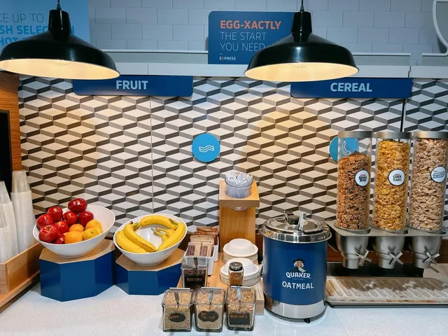 Holiday Inn Express & Suites Oklahoma City Mid-Airport Area 