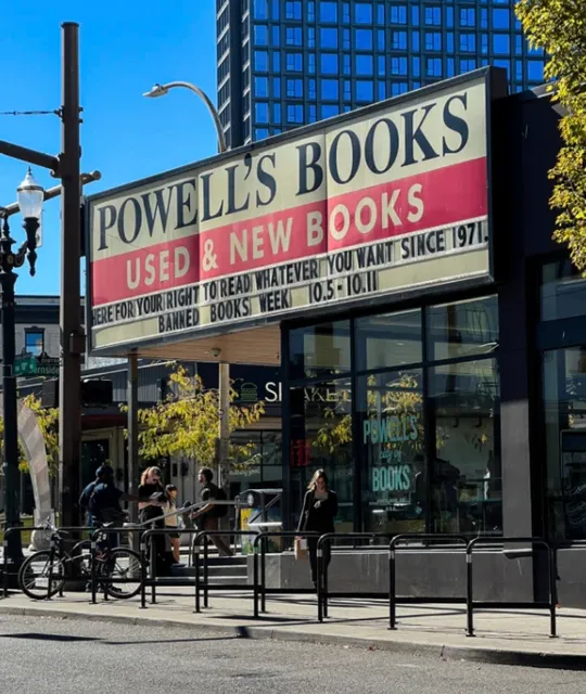 Portland's Powell's City of Books – The Largest Bookstore in the US