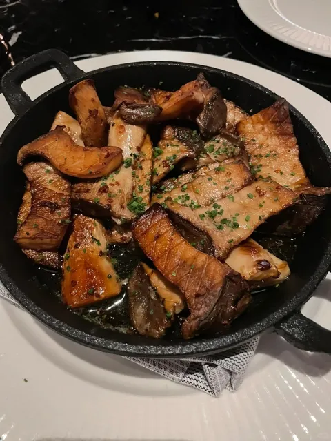 Grill On 21 — A New Steakhouse in The LaSalle Hotel 🥩🏨