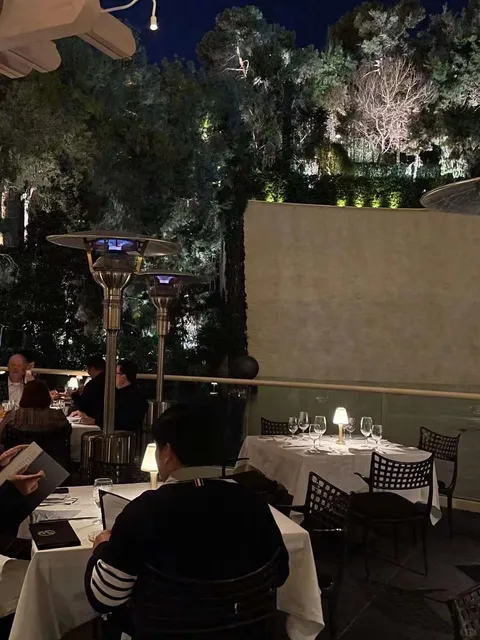 🇺🇸 Le Petit Paris Has LA’s Most Expensive Truffle Pasta 🍝