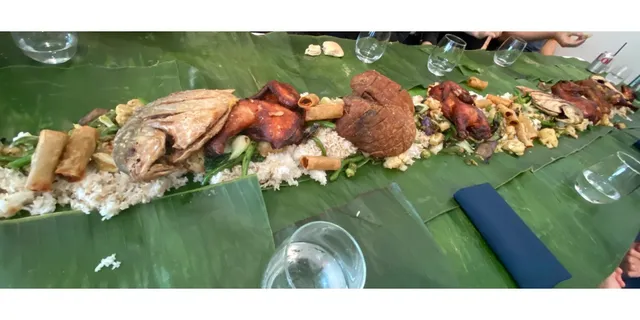 Philadelphia Filipino Cuisine | Perla’s Kamayan Feast 🍗🍚