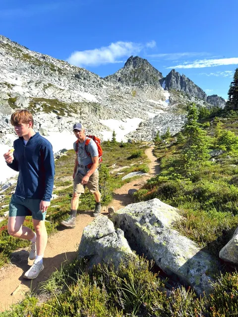 🇺🇸 Seattle’s Best-Kept Secret: Hidden Lake Lookout Trail 🏔️