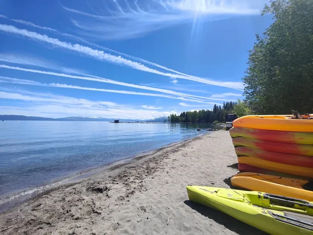 📍 Tahoe City Kayak and Paddleboard at Commons Beach