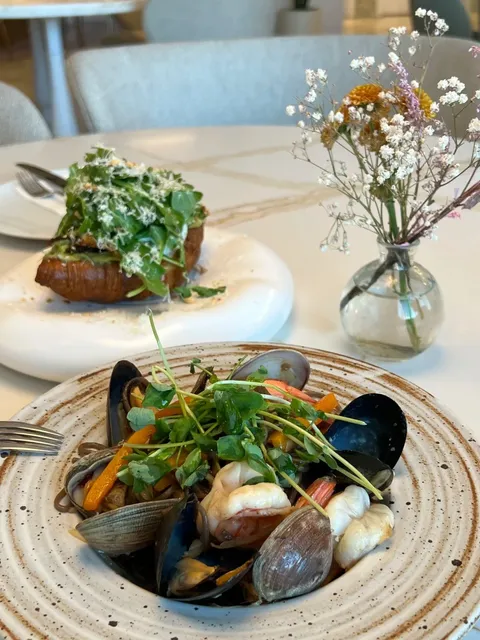 🇨🇦 Yandoux Does BRUNCH Now?! 🤯☕