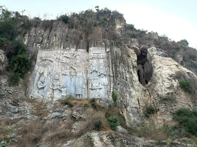 🇰🇭 Phnom Sampeau | Battambang’s Sacred & Somber Mountain