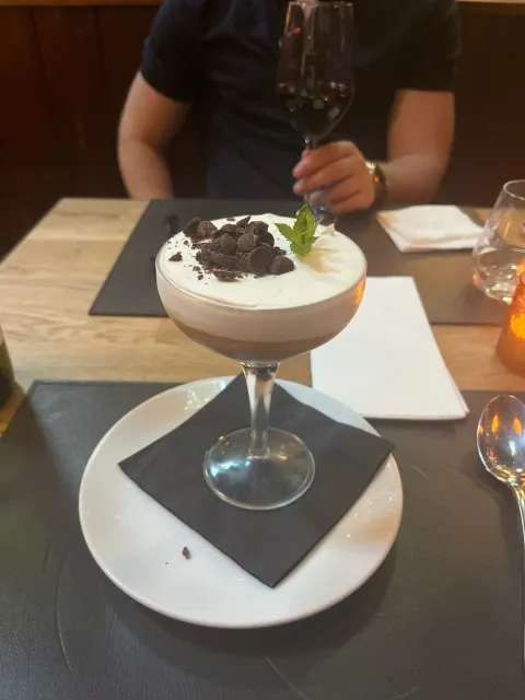 🍷 Delicious Food & Fine Wine – An Unforgettable Culinary Experience! 