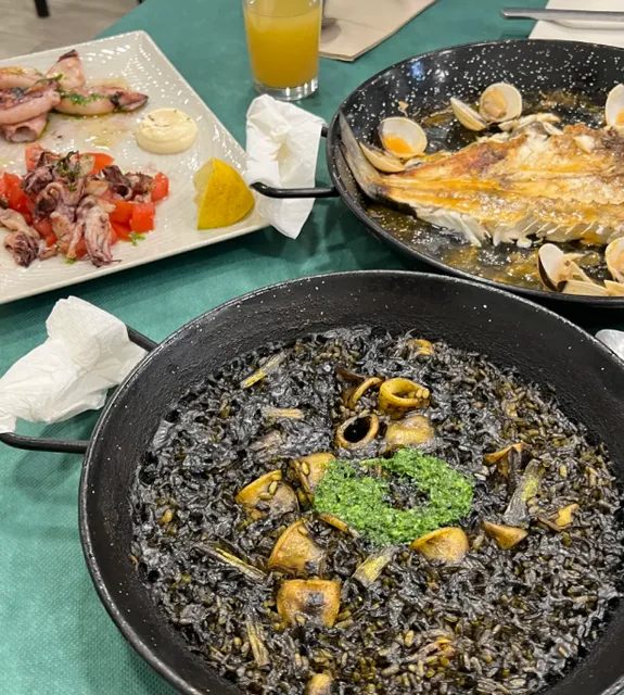 Friends coming to Valencia must come to this restaurant!!