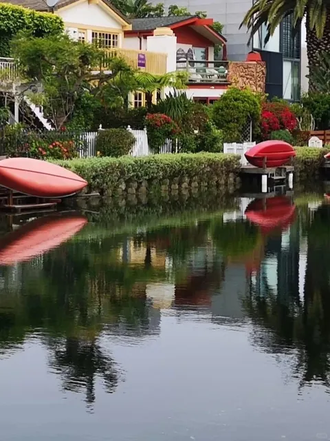 The Hidden Venice Canals in Los Angeles 🛶🌴