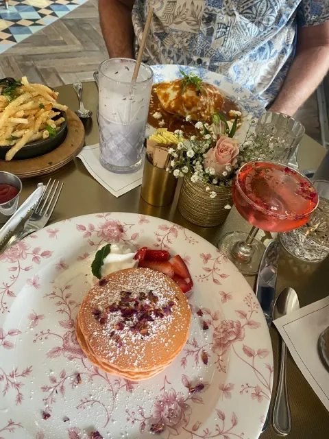 The Vibe in Miami 🌸🍽️✨