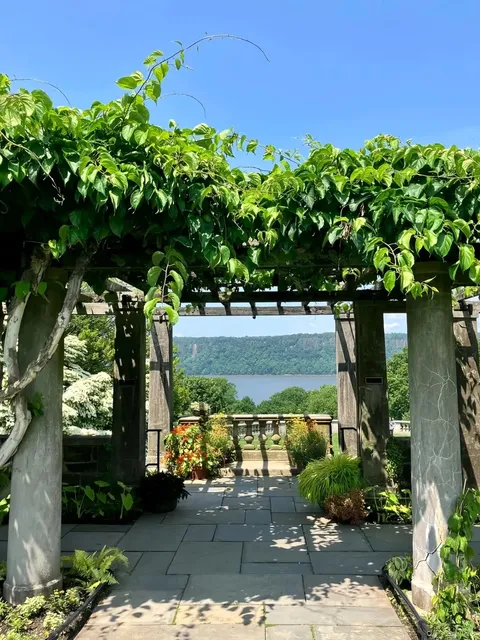 Wave Hill | NYC's Best-Kept Secret Garden (Free on Thursdays!) 🌿✨  