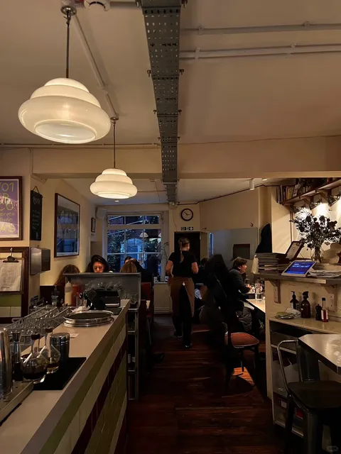 Rita’s | A Romantic, Retro Bistro with a Touch of “Sex and the City” 